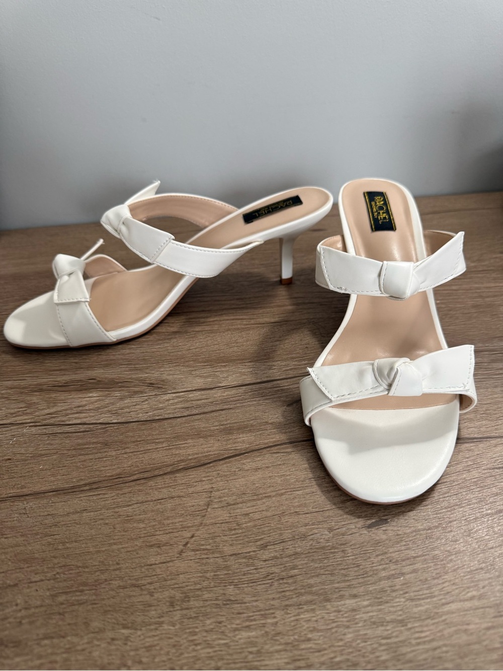 RACHEL Rachel Roy Anne Mule in Cream w/Knot-Detail Women's Heeled Sandals